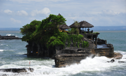 Tanah Lot Temple is a Tourist Destination in Bali That Becomes the Mainstay of Tourists for Vacations