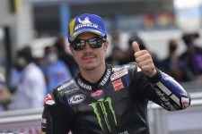 Potret Kebahagiaan Maverick Vinales Dengan Keluarga Kecilnya