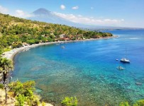 Pantai Amed Destinasi Wisata di Bali Dengan Pasir Hitam dan Pemandangan Bawah Laut