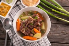 Resep Makanan Enak, Cara Membuat Sop Buntut yang Menggugah Selera