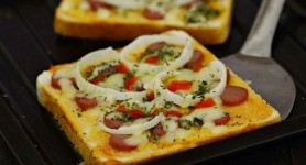 Resep Makanan Enak, Cara Membuat Pizza Menggunakan Roti Tawar