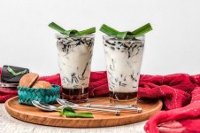 Resep Minuman Segar, Cara Membuat Es Cincau dari Daun Daluman