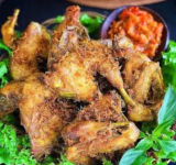 Delicious Food Recipes, How to Make Chicken Serundeng Typical of Bandung