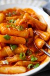 Hobi Nonton Drakor Dirumah? Enaknya Sambil Makan Tteokbokki Pedas Buatan Sendiri dong!