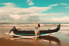 Inspirasi Gaya Ke Pantai dari Putri Marino