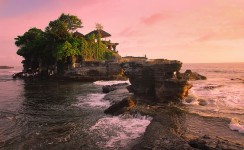 Lokasi Wisata Favorit di Pulau Dewata, Salah Satunya Tanah Lot   