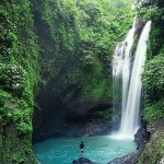 Berseluncur di Air Terjun, Kunjungi Indahnya Air Terjun Aling-Aling di Pulau Dewata   