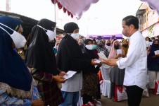 Kunjugan Kerja ke Kabupaten Subang, Jokowi Berikan Bantuan Bagi Para Pedagang