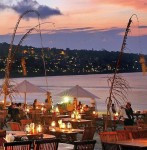 Candle Light Dinner di Pantai Jimbaran dengan Keindahan yang Mempesona