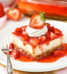 Membuat Strawberry Cheesecake, Dessert Enak Bikin Ketagihan