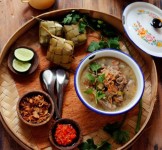 Membuat Coto Khas Maksassar dengan Kuah Kental