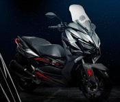 Motor XMAX Edisi Darth Vader dengan Tambahan Grafis Death Star Serta Emblem Star Wars