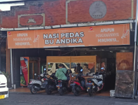 Nasi Pedas Bu Andika, Wisata Kuliner Paling Terkenal di Bali