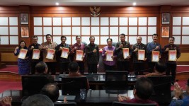 Perangkat Daerah Berprestasi Mendapatkan Anugerah Reformasi Birokrasi Dari Pemerintah Provinsi Bali
