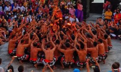 Cari Tahu Kebenaran Dibalik Mitos Tari Kecak Bali