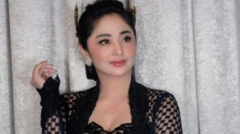 Artis yang Menikah Dengan Menagernya Sendiri