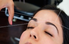 Bedanya Perawatan Alis Secara  Waxing dan Threading