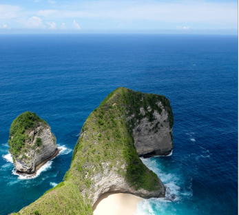 Nusa Penida, Objek Wisata di Bali dengan Fenomena Lautan yang Luas