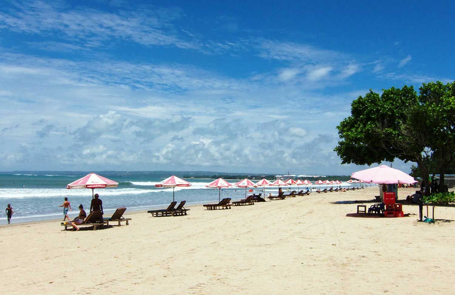 Pantai Kuta Bali Tempat Tujuan Utama Para Wisatawan yang datang ke Bali