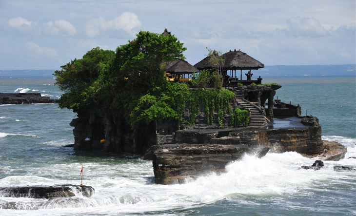 Pura Tanah Lot, Wisata Paling Populer di Pulau Dewata Bali