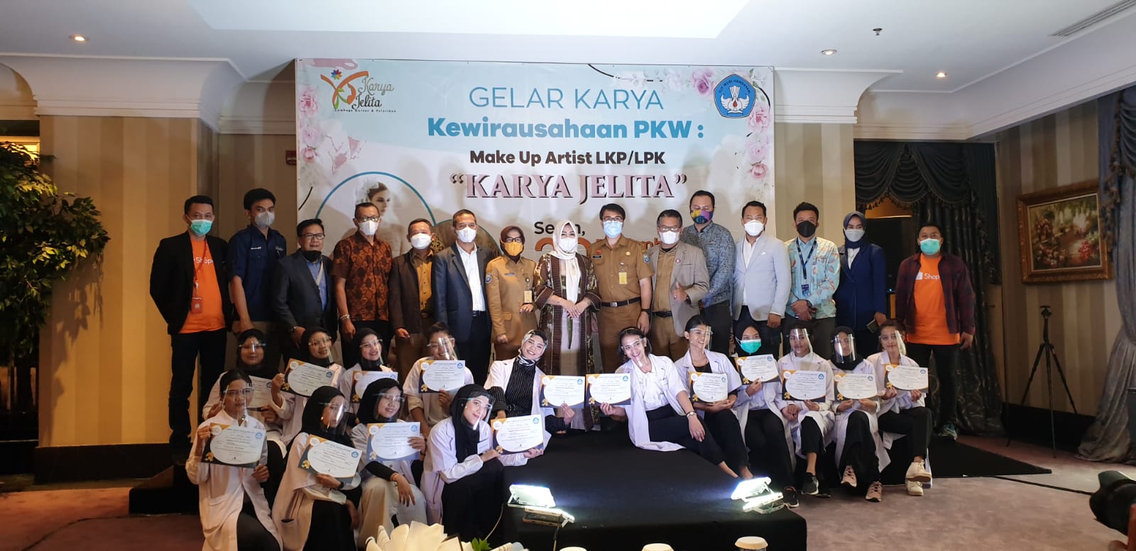 Ketua Kadin Bandung Apresiasi Gelar Karya Sekeligus Penutupan Program PKW 2021 serta Menyambut Hari Ibu