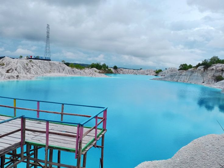 Pemandian Air Panas Alami di Danau Kaolin Belitung
