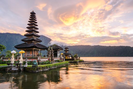 Wisata Pura Ulun Danu Bratan Bedugul Tabanan Bali dengan keindahan yang Mempesona
