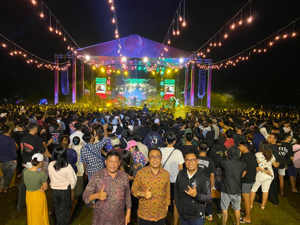 Penampilan Joni Agung dan Double T Tutup Gelaran Denpasar Festival ke-15